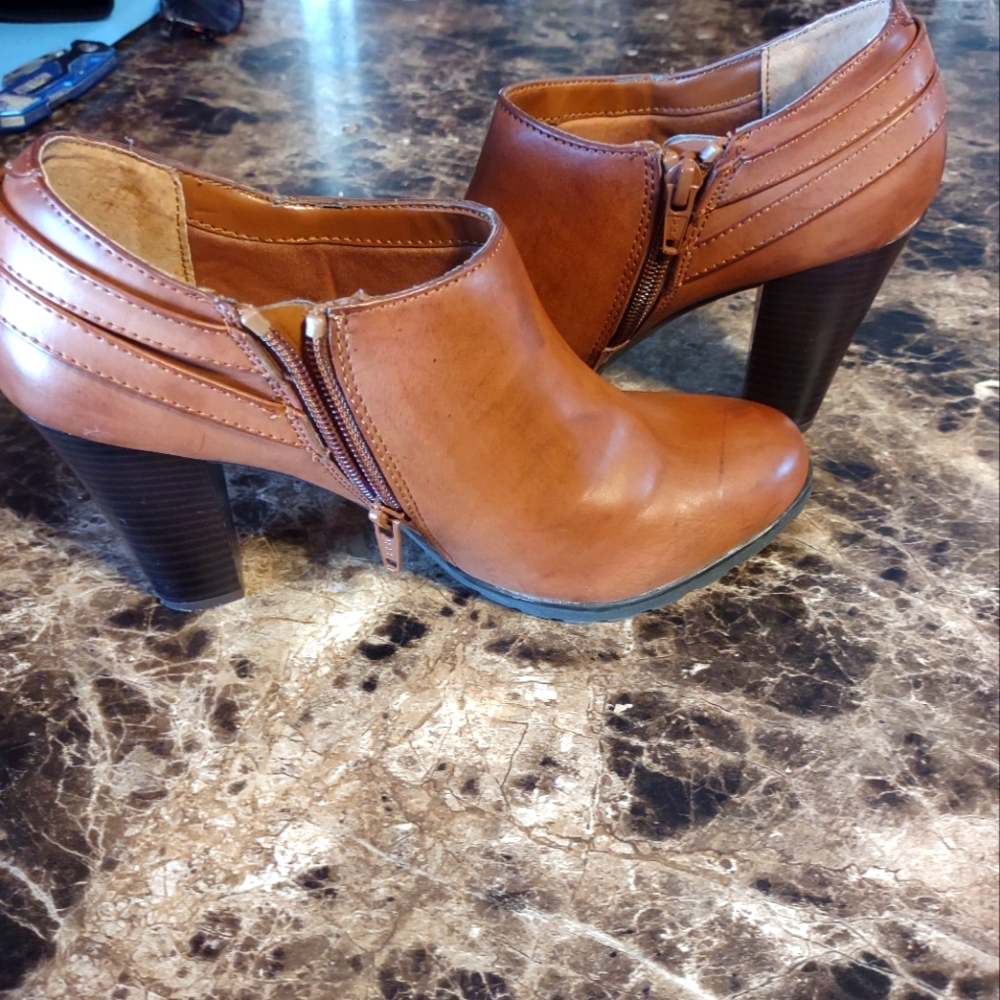 White Mountain ankle booties - Picture 3 of 9